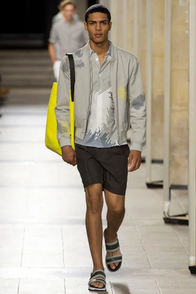 Look 19